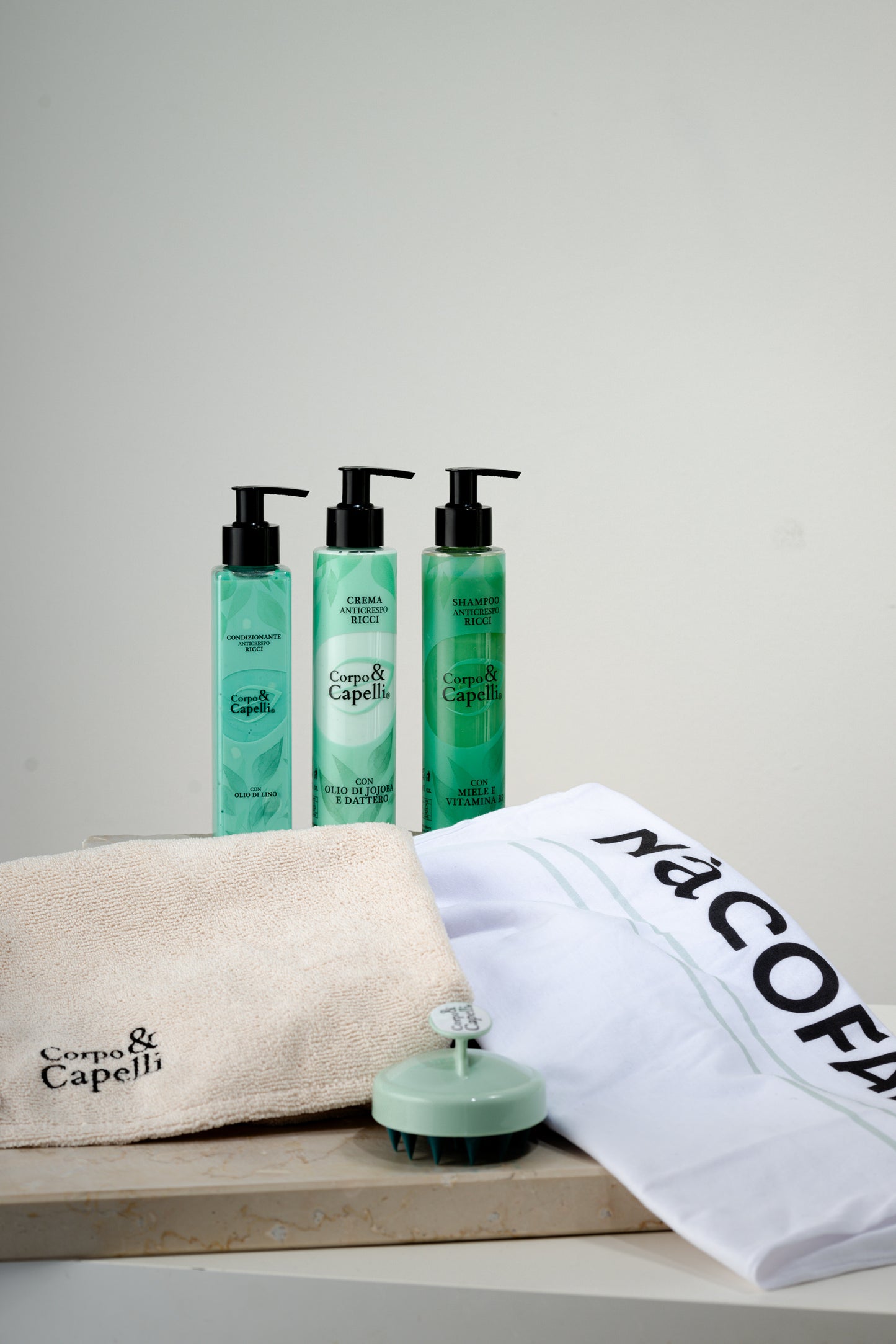 Kit shampoo, condizionante e crema anticrespo